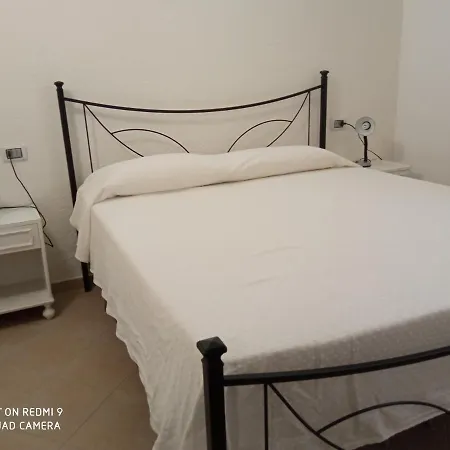 Nyaraló Julia *